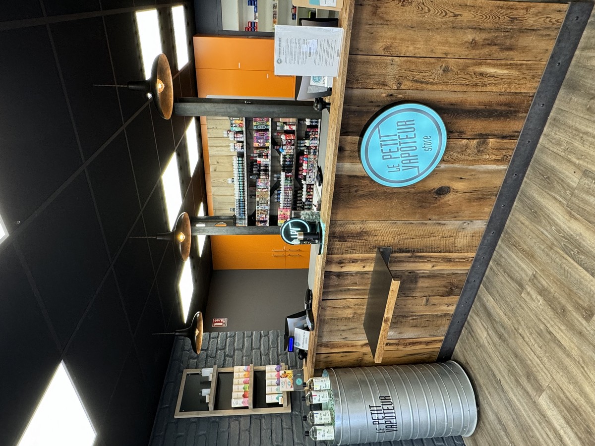 Comptoir boutique Le Petit Vapoteur Orl&eacute;ans